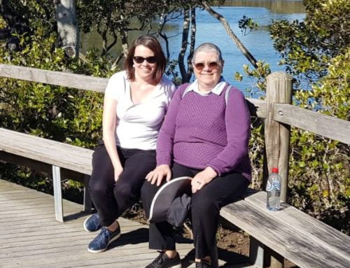 Mother and daughter educating the doctors of tomorrow about gynaecological cancer